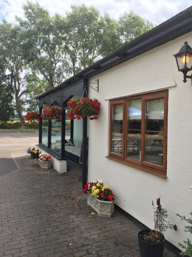 Llangeview Lodge Ebbw Vale Exterior foto